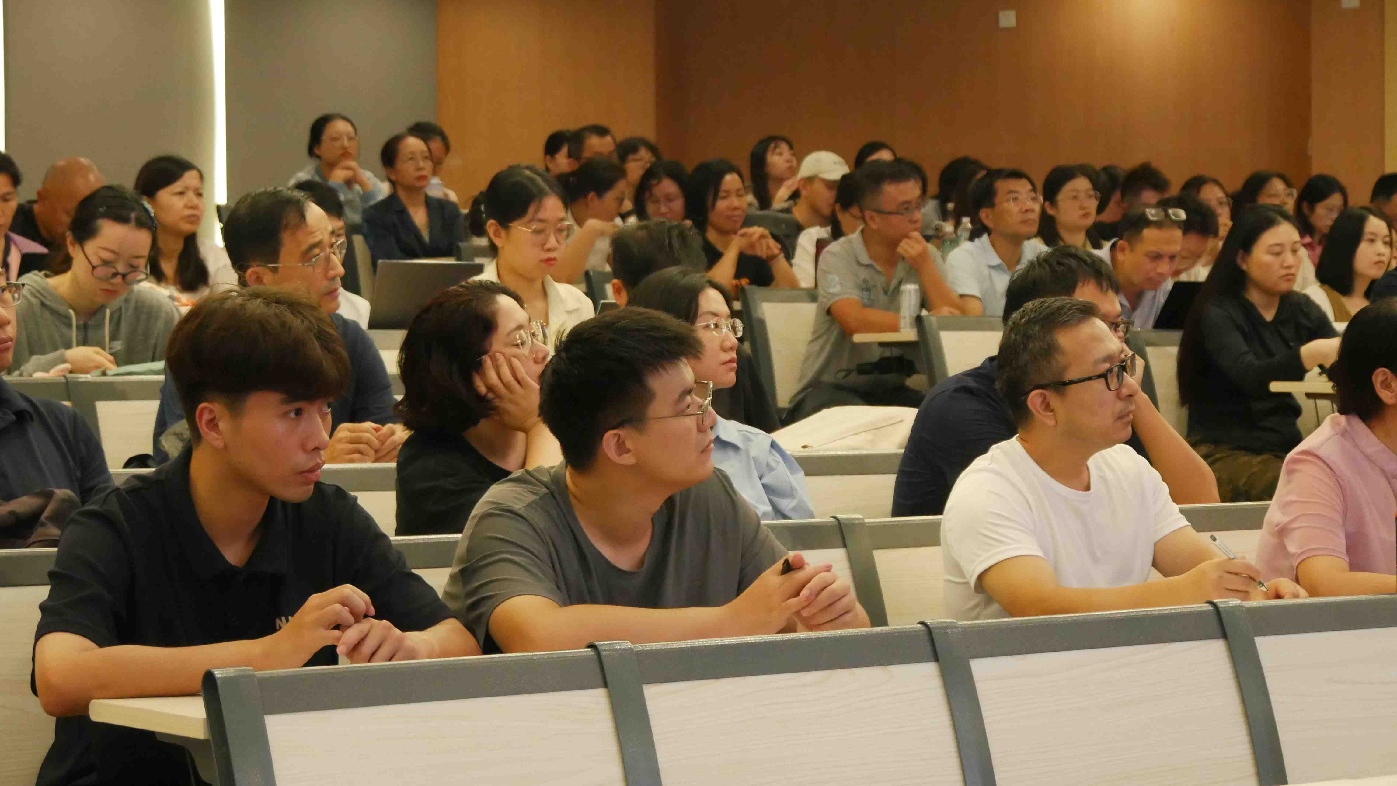 讲座现场（二）.JPG