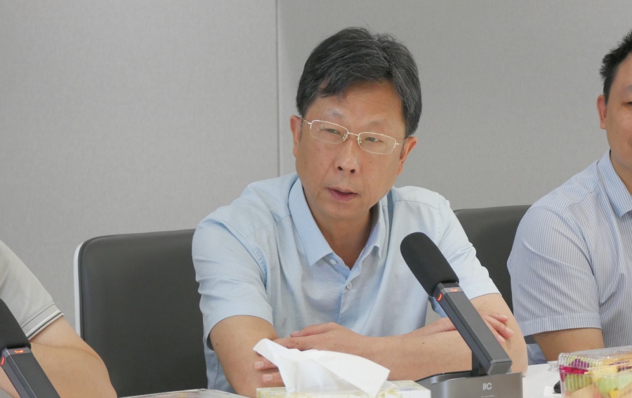 学校领导讲话.jpg