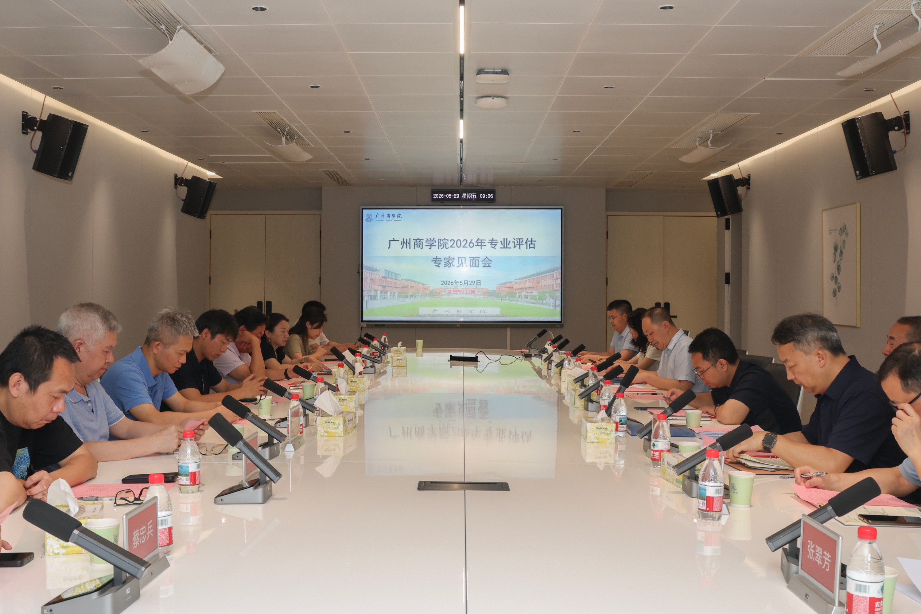 专家见面会-学生记者团 何丙寅摄.jpg